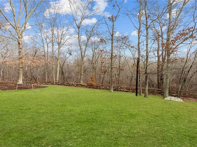 141 Congdon Dr — Photo 12