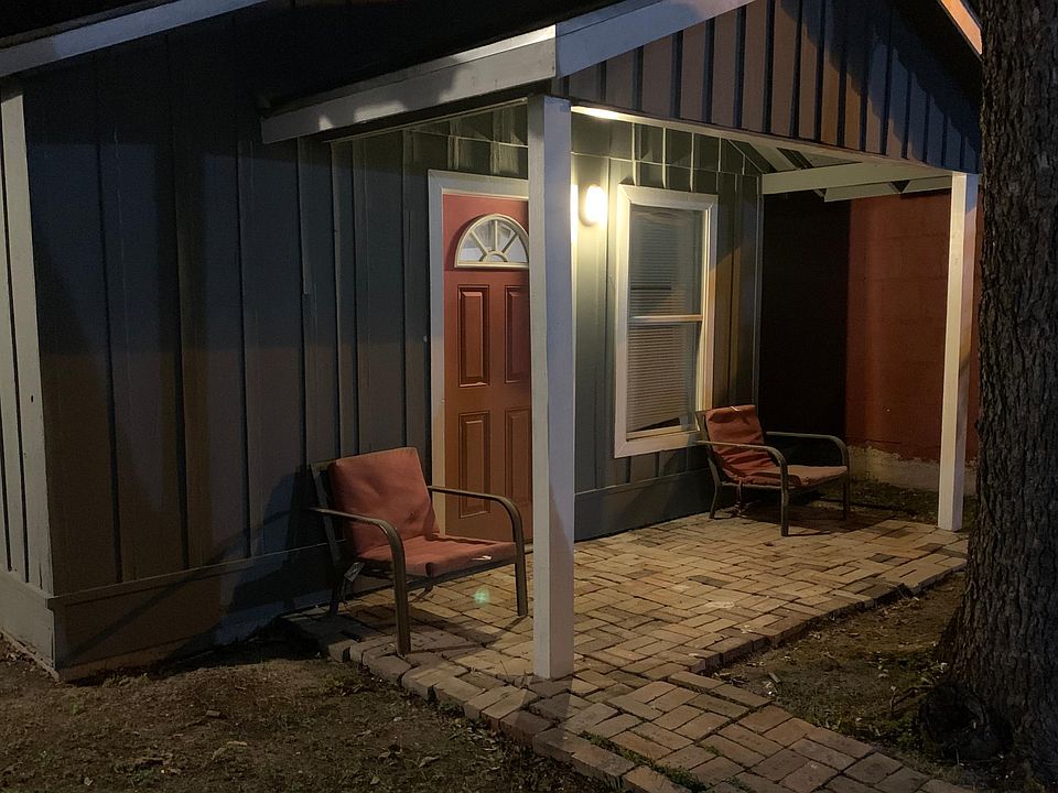 1st image of 326 Lamar St #4