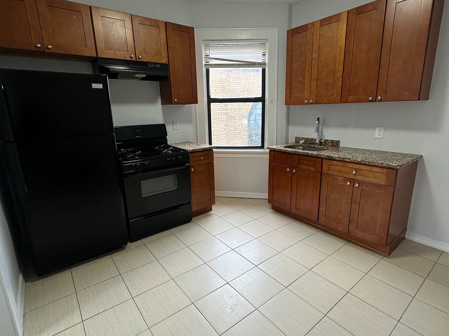 Studio, 350 sqft, $1,550 — Photo 1