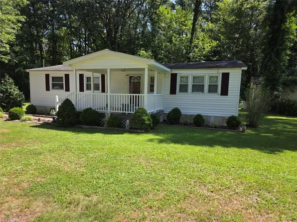 2205 Heywood Ln, Hayes, VA 23072