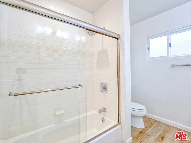 337 N Oakhurst Dr #6 — Photo 16