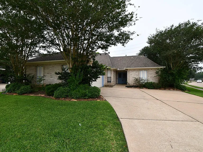 1947 Mayweather Ln — Photo 16