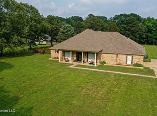 1964 Suzanna Dr, Raymond, MS 39154