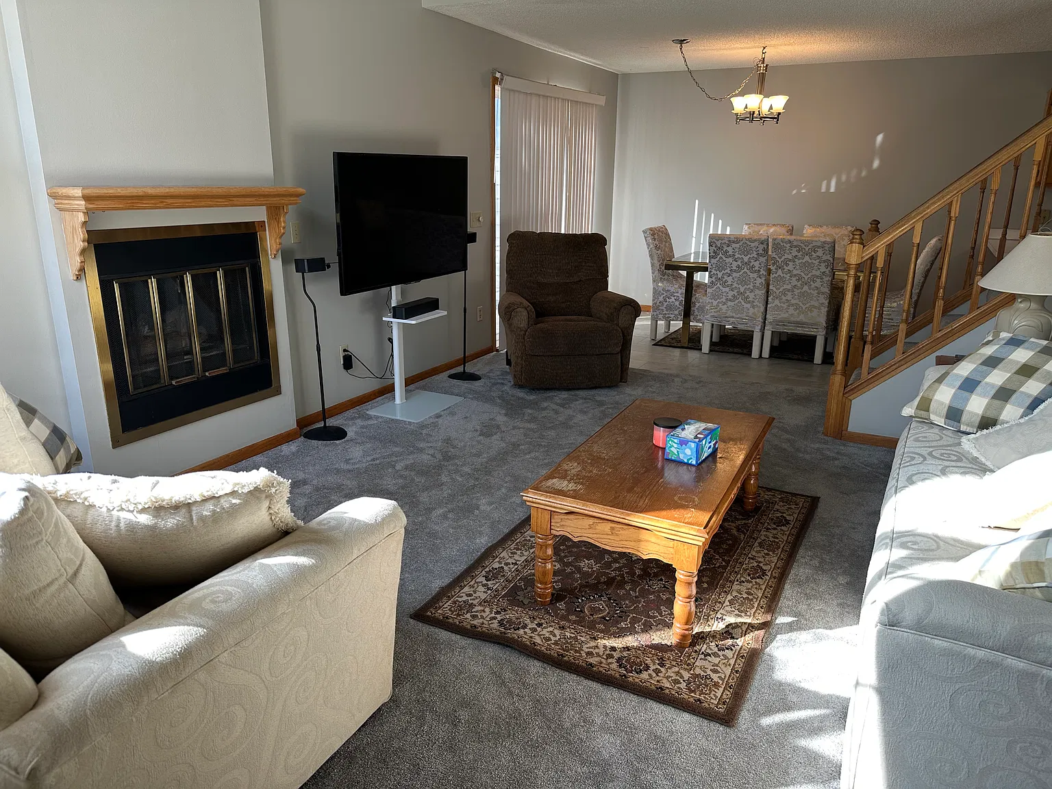 2 bed, 1300 sqft, $1,900 — Photo 2