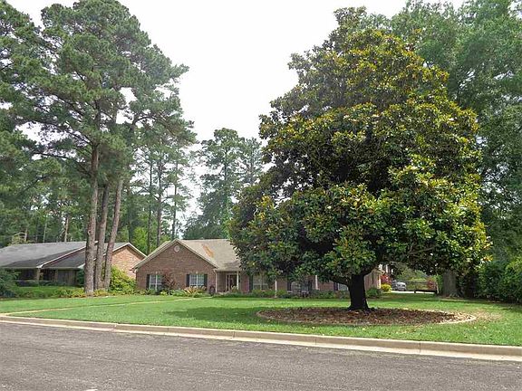3rd image of 707 Emily Dr
