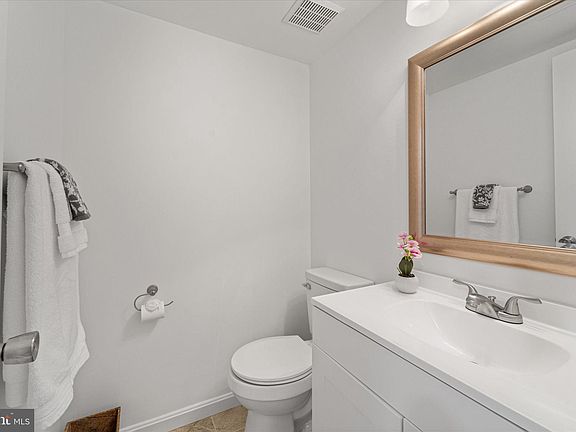5th image of 713 Hemlock Ct