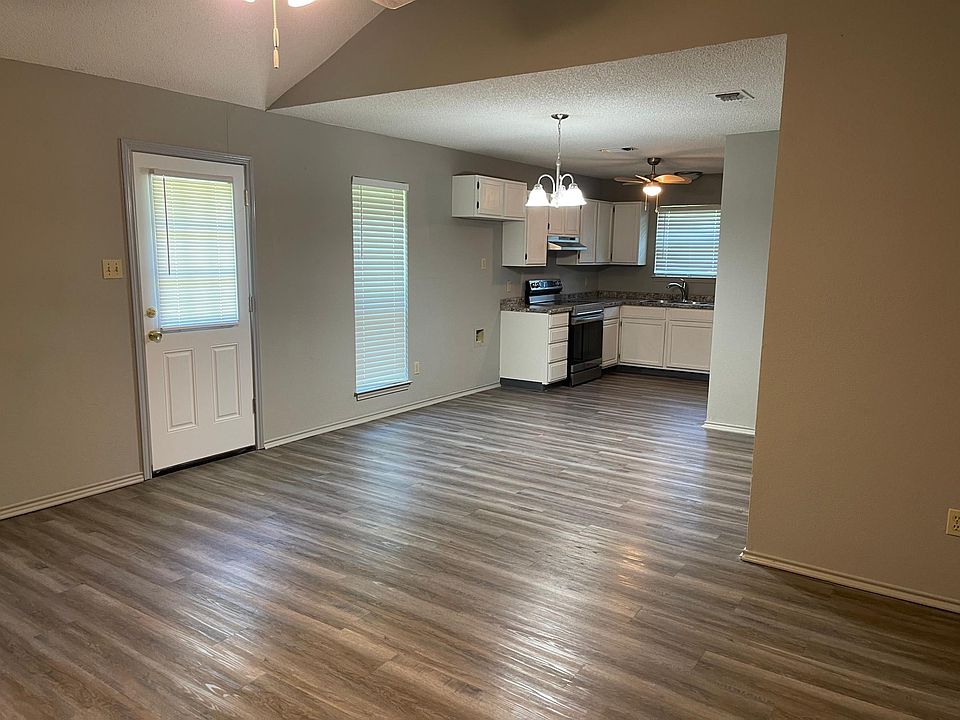 2nd image of 1212 Sandstone Dr