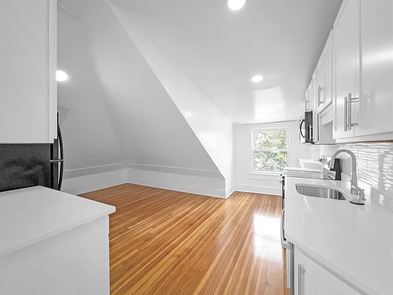 100 Chestnut Ave #3 — Photo 4