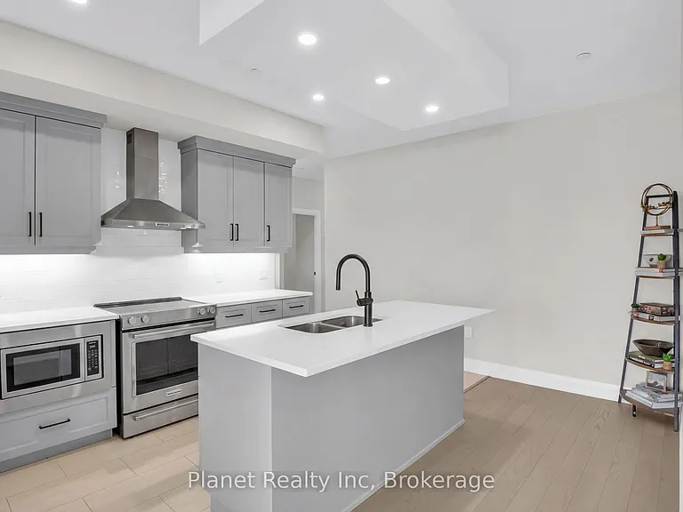 71 Wyndham St S #712 — Photo 4