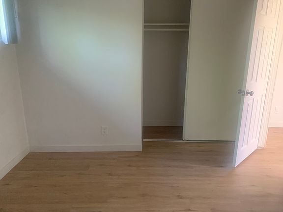 4th image of 6248 Woodman Ave #21
