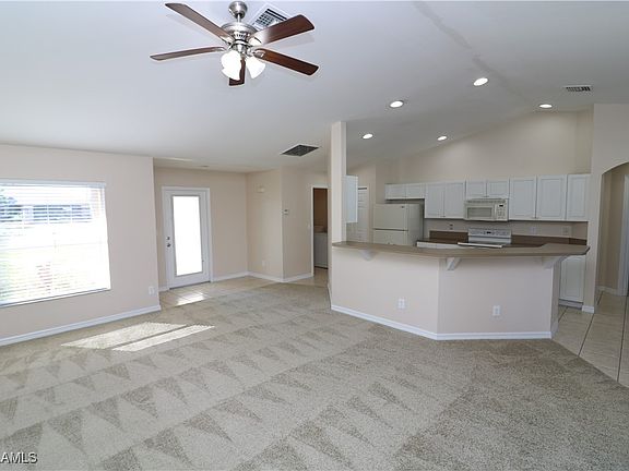 5th image of 923 SW 35th St