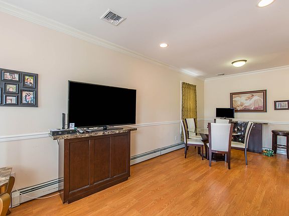 3rd image of 44 River Dr