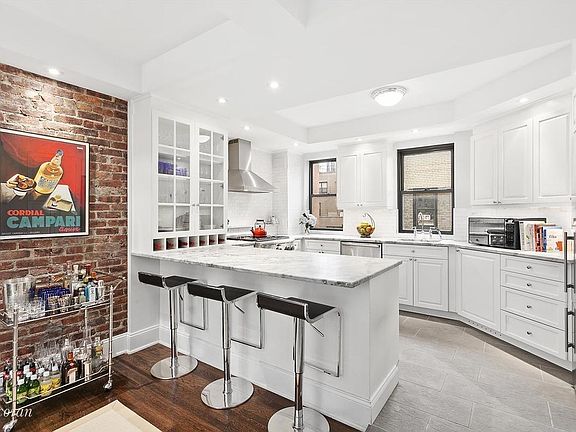 3rd image of 170 E 78th St APT 10-B