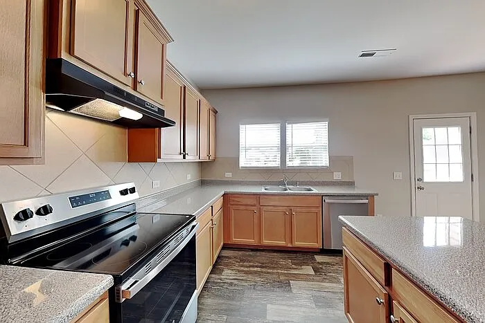 807 Dantzler Ct — Photo 9