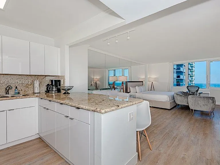 2301 Collins Ave #842 — Photo 15