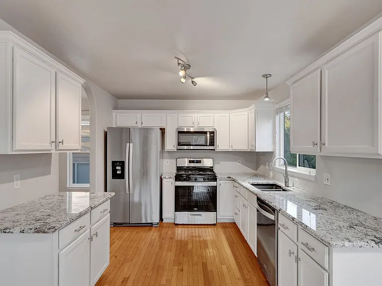 450 Millstream Ter — Photo 10