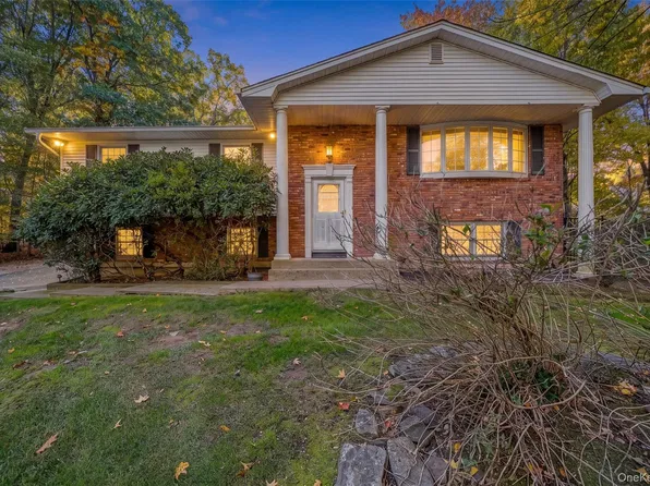 7 Almond Court, New City, NY 10956
