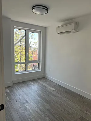 Rented by R New York | media 21