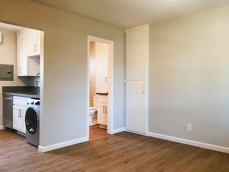 The Metro Apartments — Photo 6