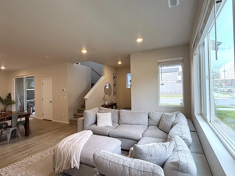 255 E Sandmyrtle Ave — Photo 9