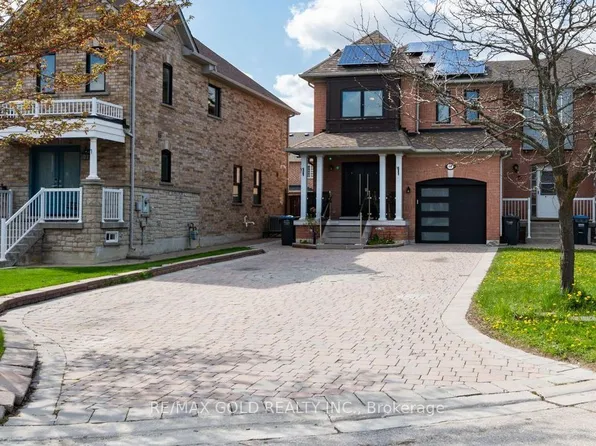 19 Spring Valley Ct, Brampton, ON L6P 2E6