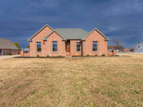 301 Kimberly Ave, Muscle Shoals, AL 35661