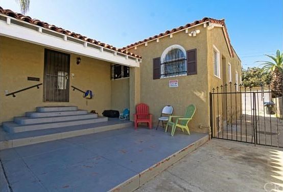 3rd image of 8915 S Halldale Ave