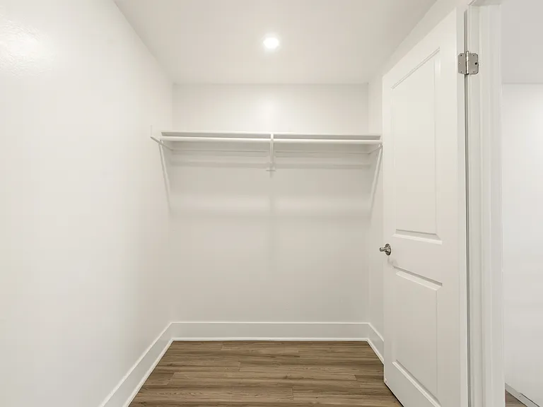 Walking Closet