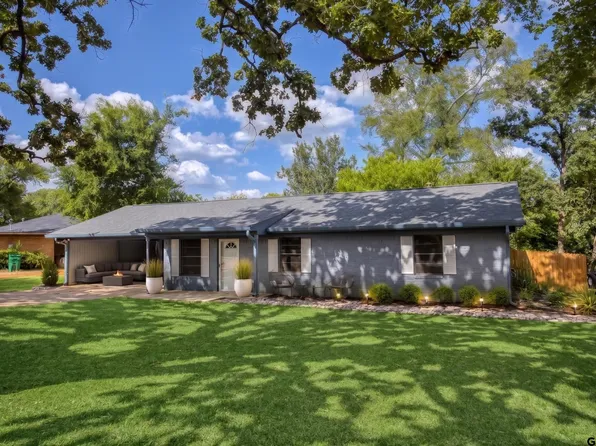 130 Hillcrest Dr, Palestine, TX 75801