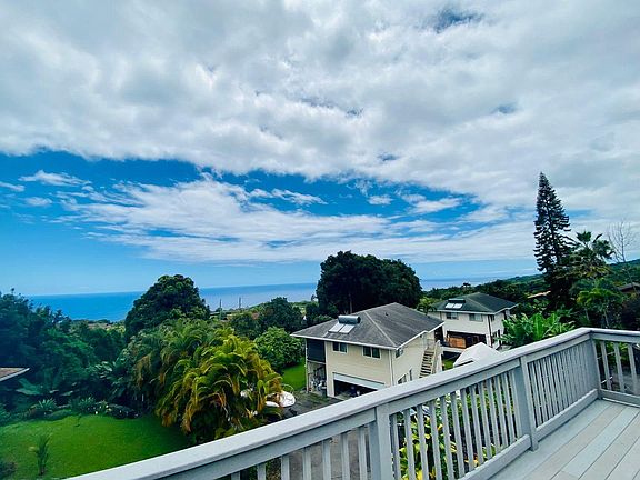 Expansive big-blue Pacific Ocean views stretching all the way to Kailua-Kona from the oversized 500-sq-ft lanai