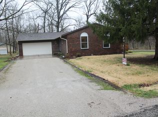 102 Gregory Ln, Lexington, IL 61753