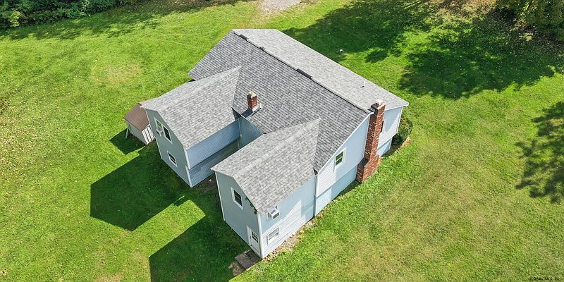 4th image of 343 MIDDLE GROVE Road