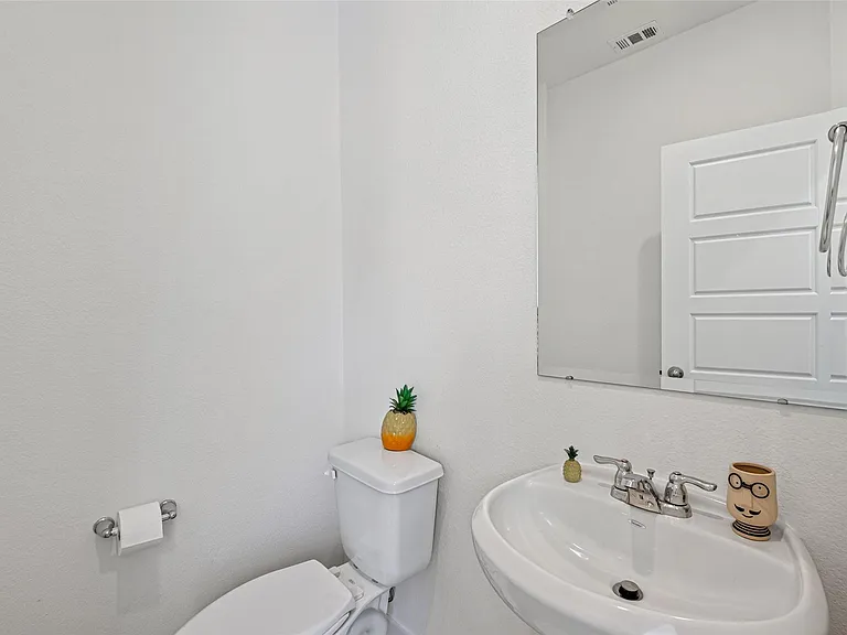407 Robin St — Photo 20