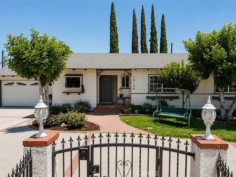 10120 Dempsey Ave — Photo 2