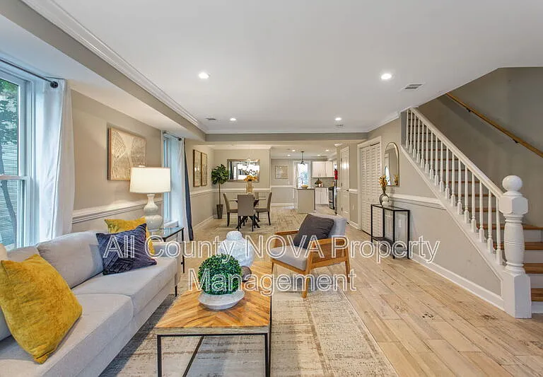 2217 14th St SE — Photo 1
