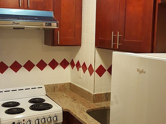 2nd image of 82 Bayard St APT 11