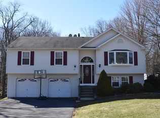 124 Foxwood Dr S, Newburgh, NY