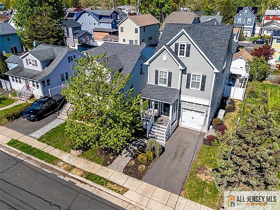 5th image of 208 Harvard Ave