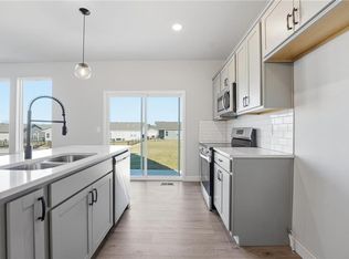 20529 Newcastle St, Spring Hill, KS 66083