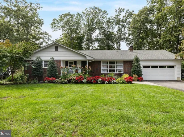 1154 McClain Dr, Vineland, NJ 08361