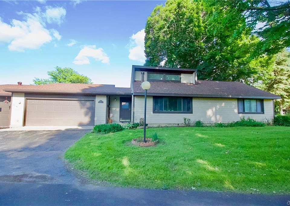1st image of 781 Fairway Cir