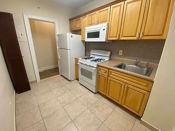 3rd image of 6368 Woodhaven Blvd APT 2R