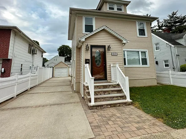 57 Willoughby Ave, Hicksville, NY 11801