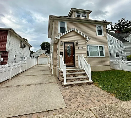 57 Willoughby Ave Photo 1