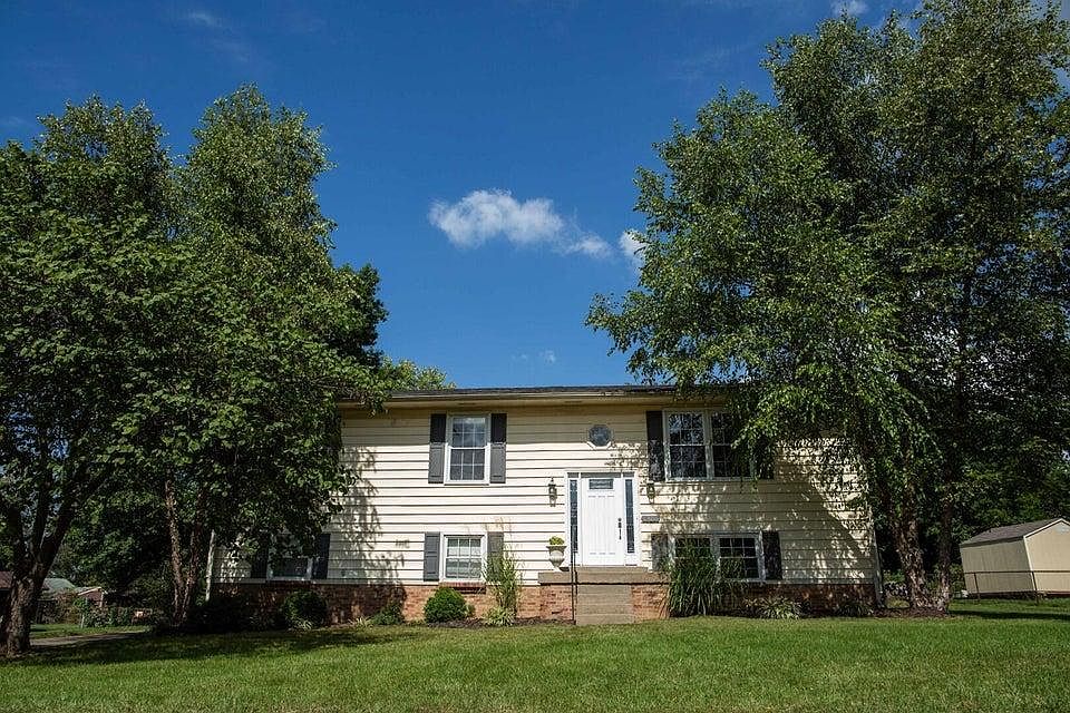 1st image of 580 Castle Dr