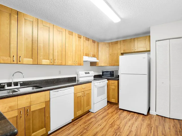 3300 Jaywood Ter #2160 — Photo 6