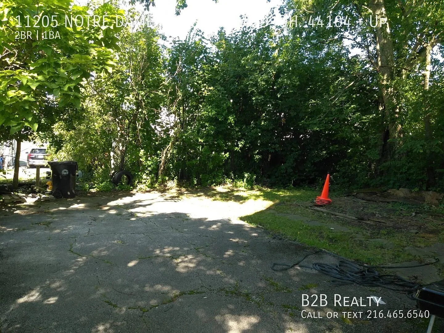 Charming 2-Bedroom Unit in Prime Location — Photo 2