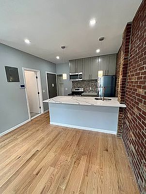 3rd image of 299 Hancock St #3G