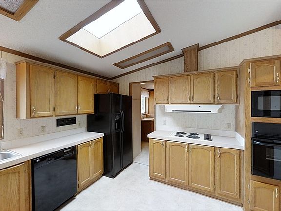 4th image of 13907 234th St Ct E
