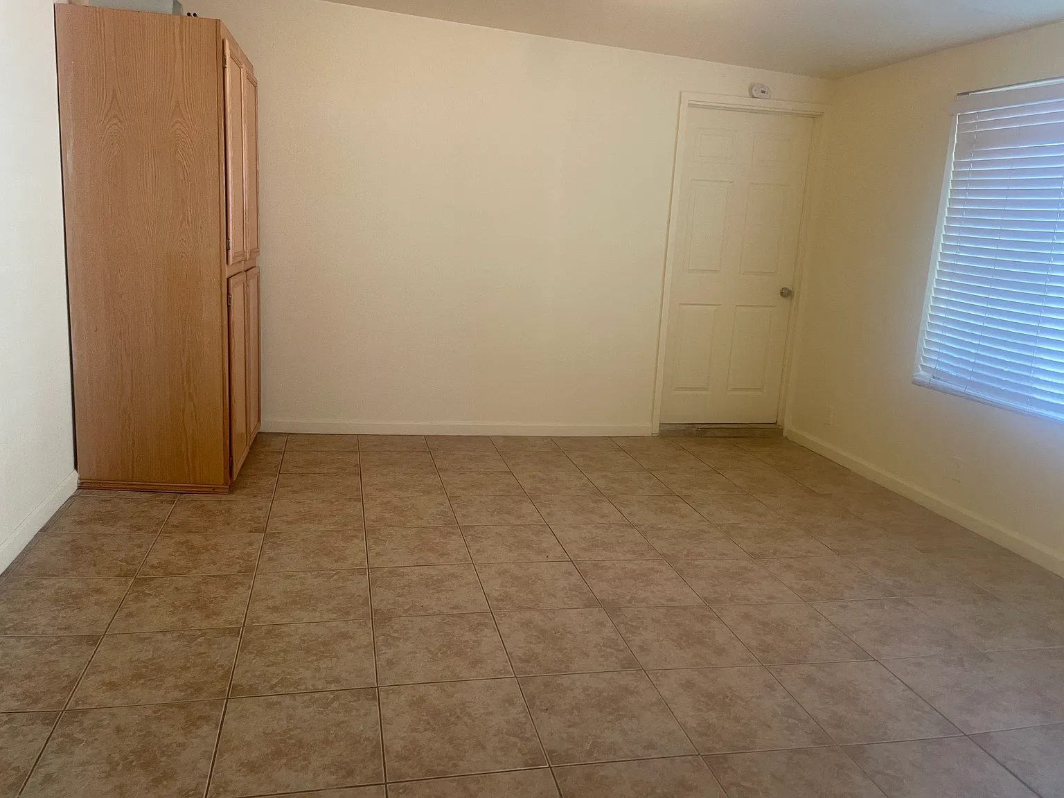 2 bed, 800 sqft, $1,700 — Photo 2